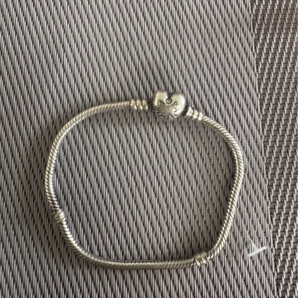 Pandora bracelet and charms - Picture 1 of 6